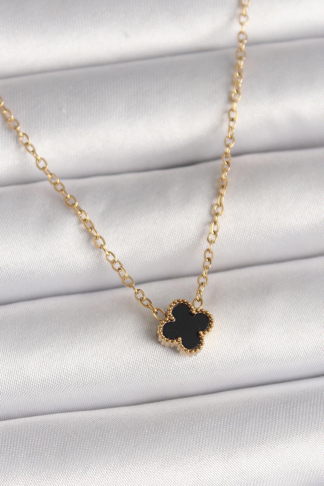 Gold Renk Siyah Yonca Model Kadın Kolye