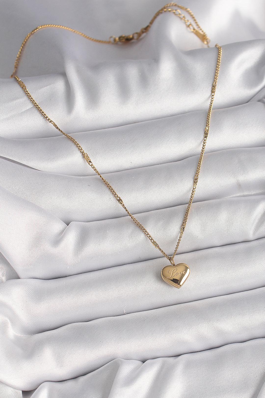 Love İşlemeli Kalp Figür Kadın Kolye
