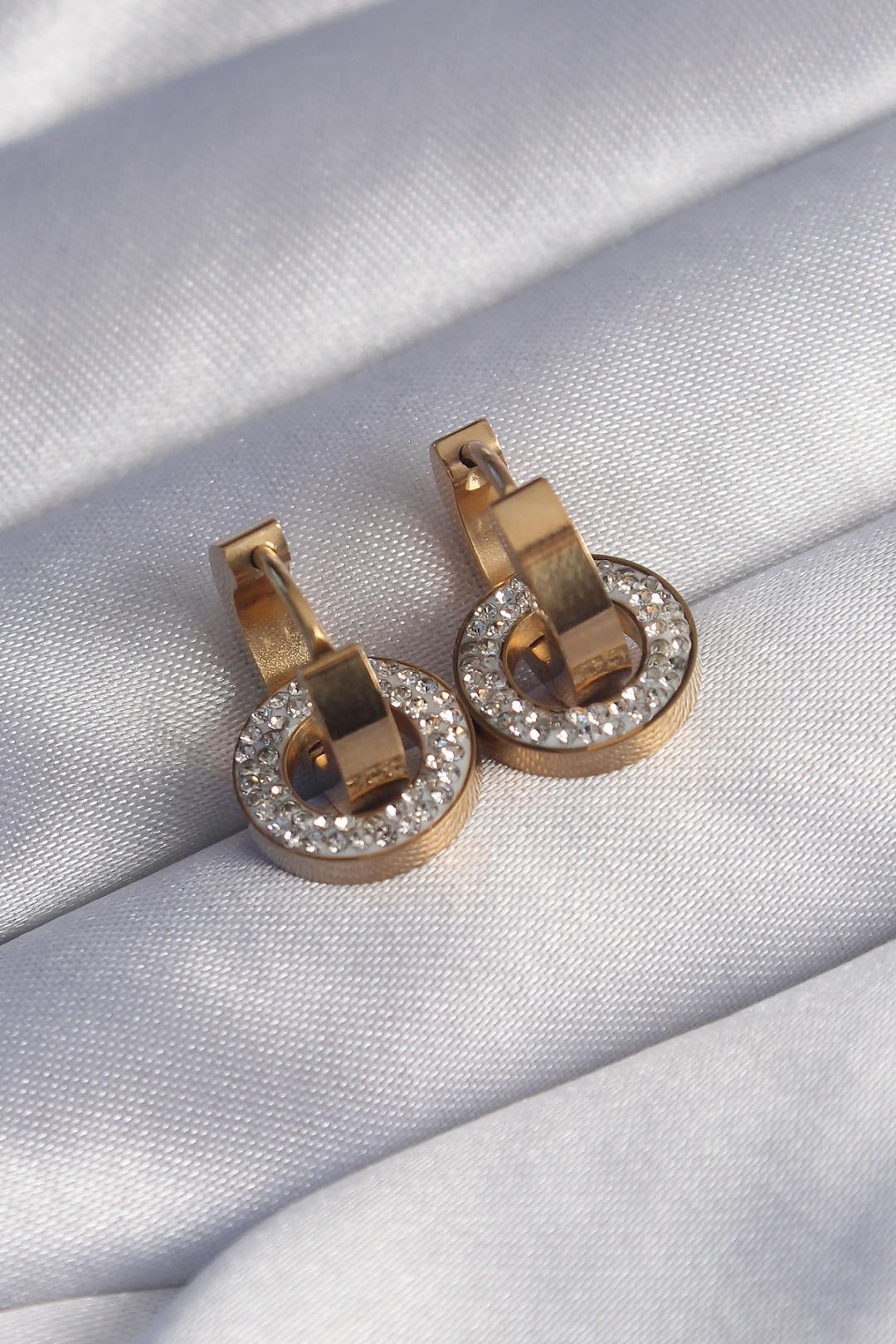 Gold Renk Zirkon Taşlı İç İçe Geçmeli Oval Küpe